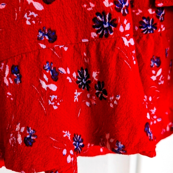 Red floral Gap dress size small petite. Ruffled hem wrap skirt, tie waist. - Picture 4 of 6